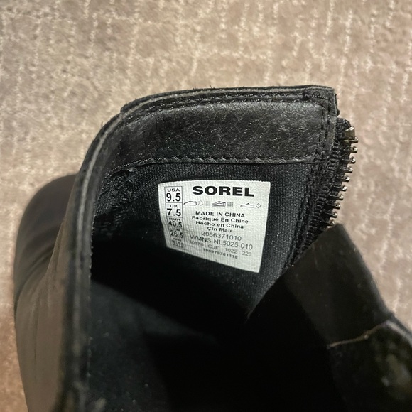 EVIE™ II WOMEN'S ZIP WEDGE BOOTIE
Black, Size 9.5 EXCELLENT CONDITION - Picture 5 of 6